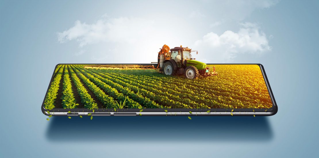 3d,Illustration,Of,Smart,Farming,Concept,,Tractor,On,A,Smartphone,